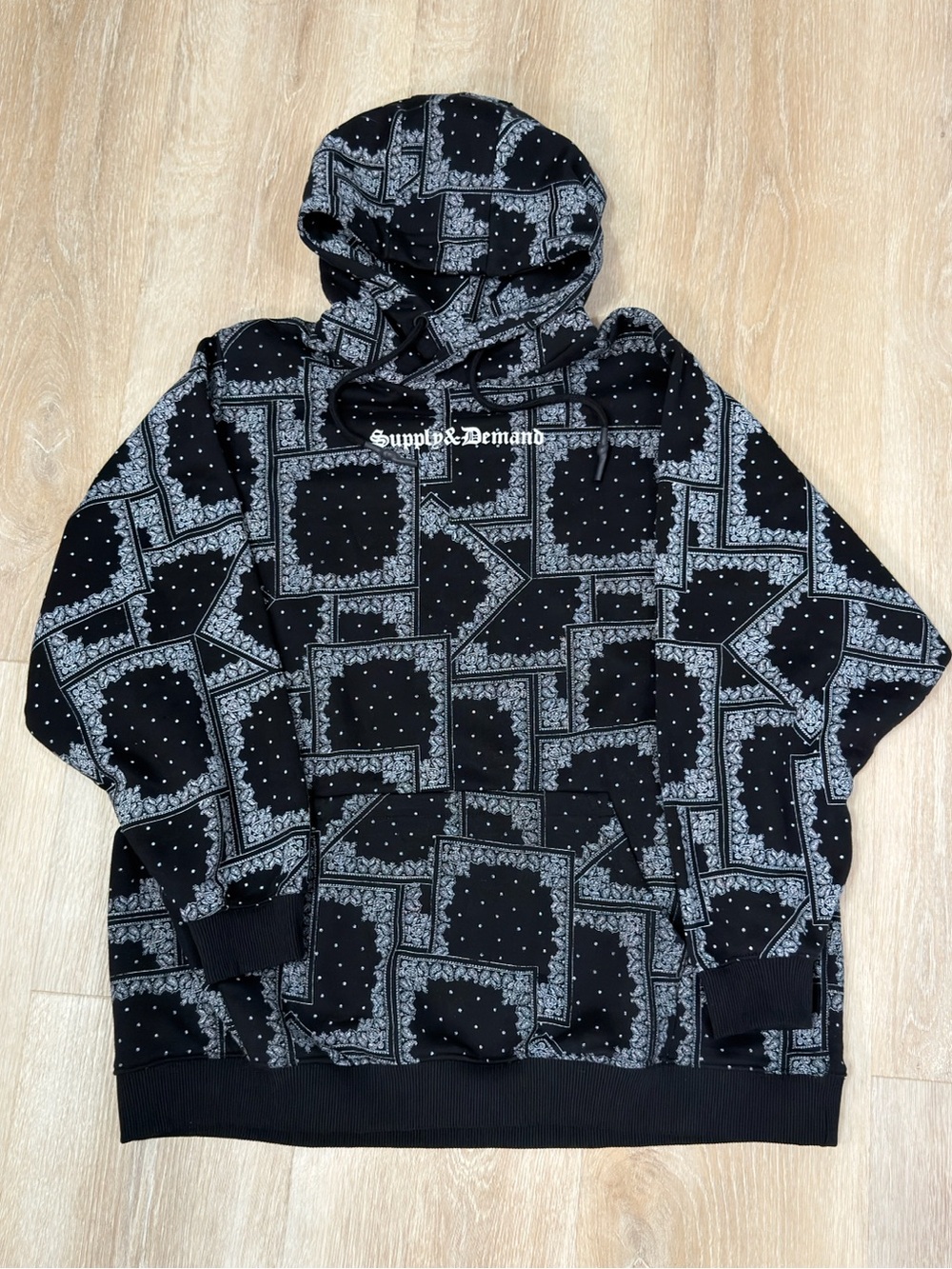 Supply & Demand Black Bandana-Patchwork AOP Oversized Medium Hoodie.        (09)